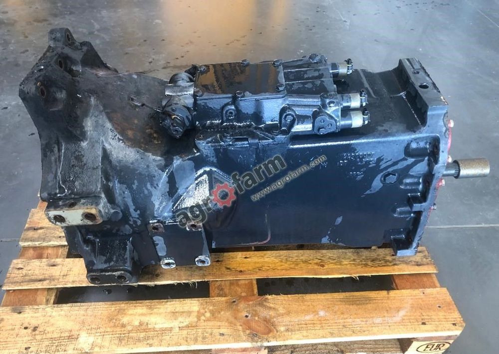 Skrzynia biegów New Holland TS100A 47132498 - Gearbox: picture 3 Skrzynia biegów New Holland TS100A 47132498 - Gearbox: picture 3