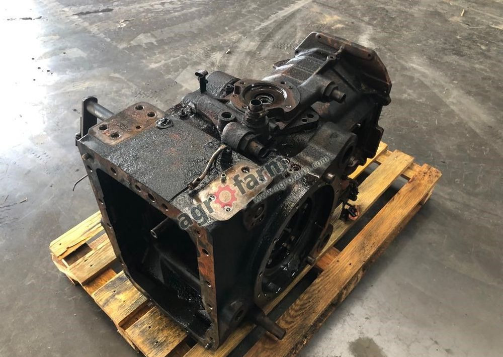 TYLNY MOST JOHN DEERE 6400 L115878 - Transmission: picture 3 TYLNY MOST JOHN DEERE 6400 L115878 - Transmission: picture 3