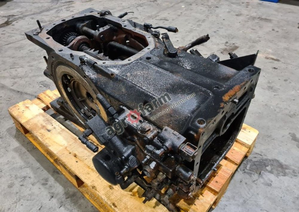 Tylny most Massey Ferguson 6130 851B1 - Gearbox: picture 1 Tylny most Massey Ferguson 6130 851B1 - Gearbox: picture 1
