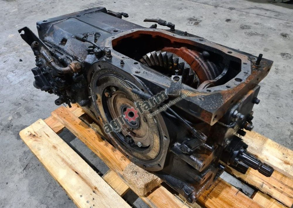 Tylny most Massey Ferguson 6130 851B1 - Gearbox: picture 2 Tylny most Massey Ferguson 6130 851B1 - Gearbox: picture 2