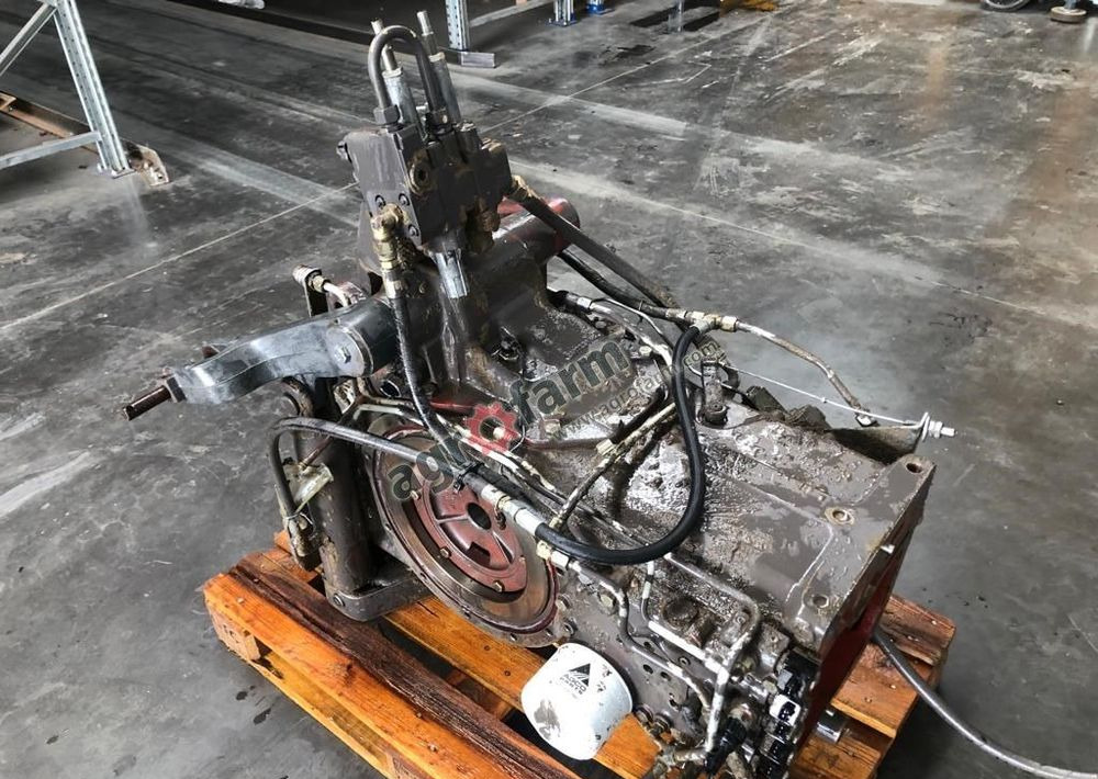 Tylny most Massey Ferguson 6170 0300B03 - Gearbox: picture 2 Tylny most Massey Ferguson 6170 0300B03 - Gearbox: picture 2