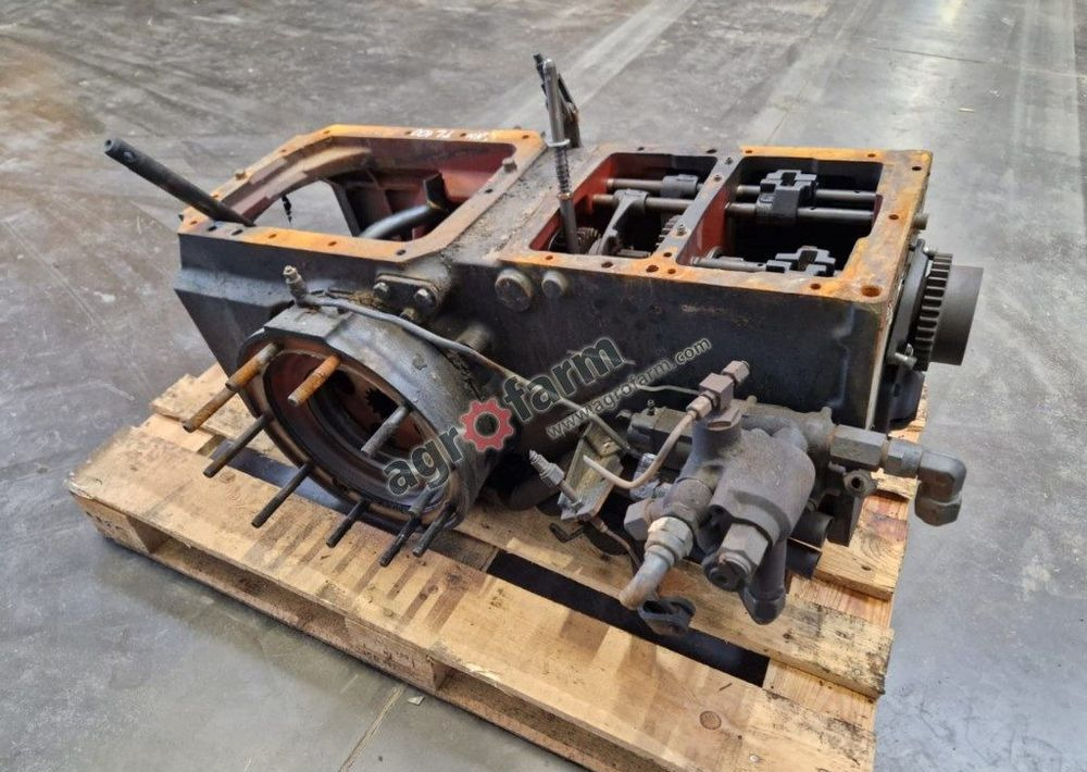 Tylny most New Holland TL 100 - Gearbox: picture 3 Tylny most New Holland TL 100 - Gearbox: picture 3