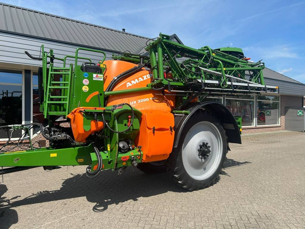 Amazone UX 3200 Super - Trailed sprayer: picture 1 Amazone UX 3200 Super - Trailed sprayer: picture 1