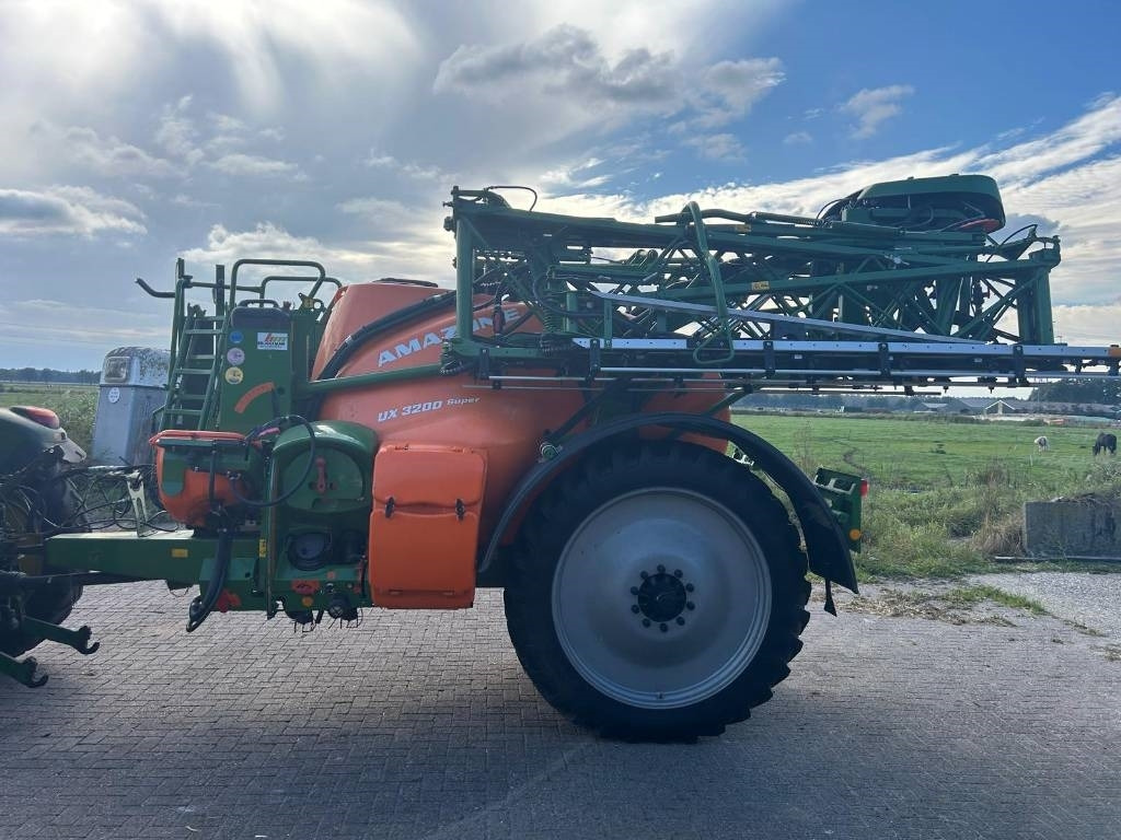 Amazone UX 3200 Super - Trailed sprayer: picture 5 Amazone UX 3200 Super - Trailed sprayer: picture 5