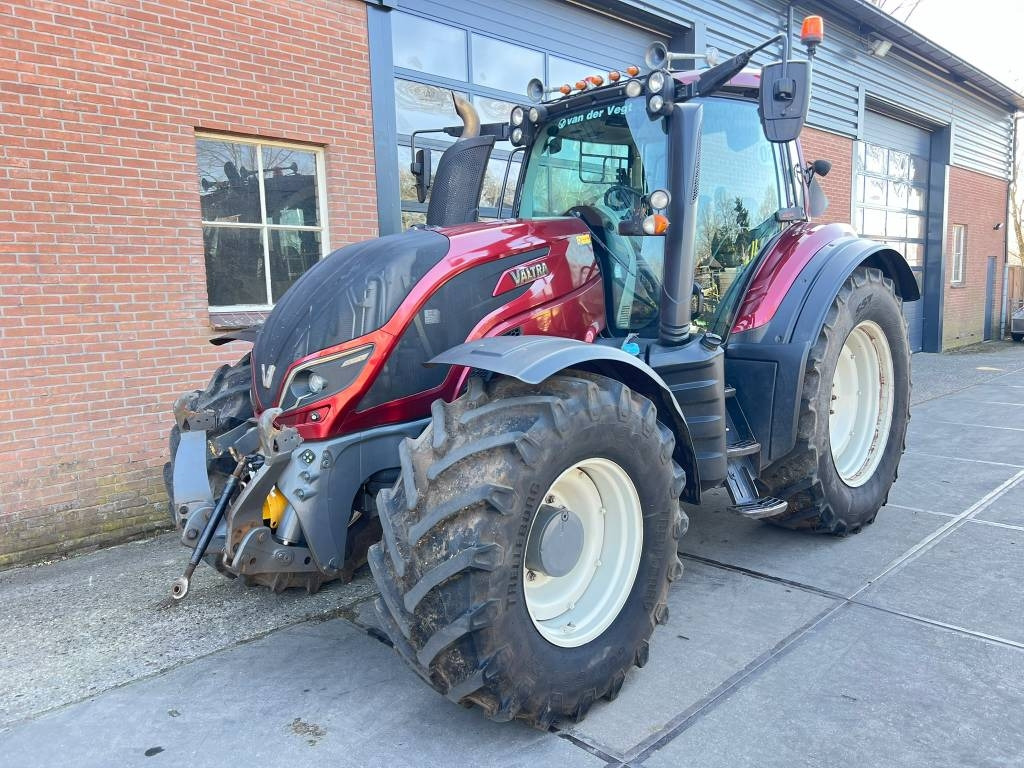 Valtra T 174 Versu - Farm tractor: picture 1 Valtra T 174 Versu - Farm tractor: picture 1