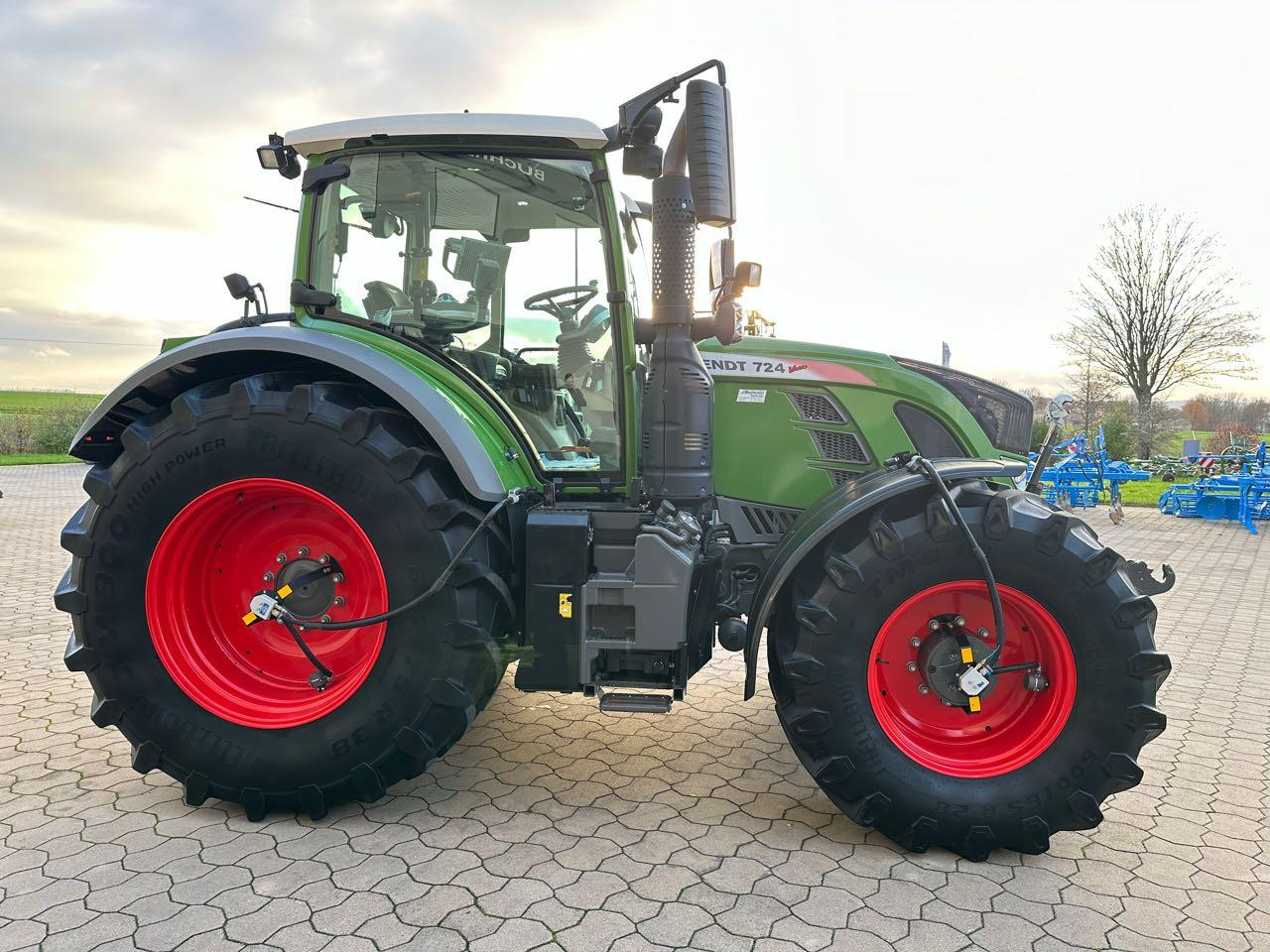 Fendt 724 Vario S4ProfiPlus - Farm tractor: picture 4 Fendt 724 Vario S4ProfiPlus - Farm tractor: picture 4
