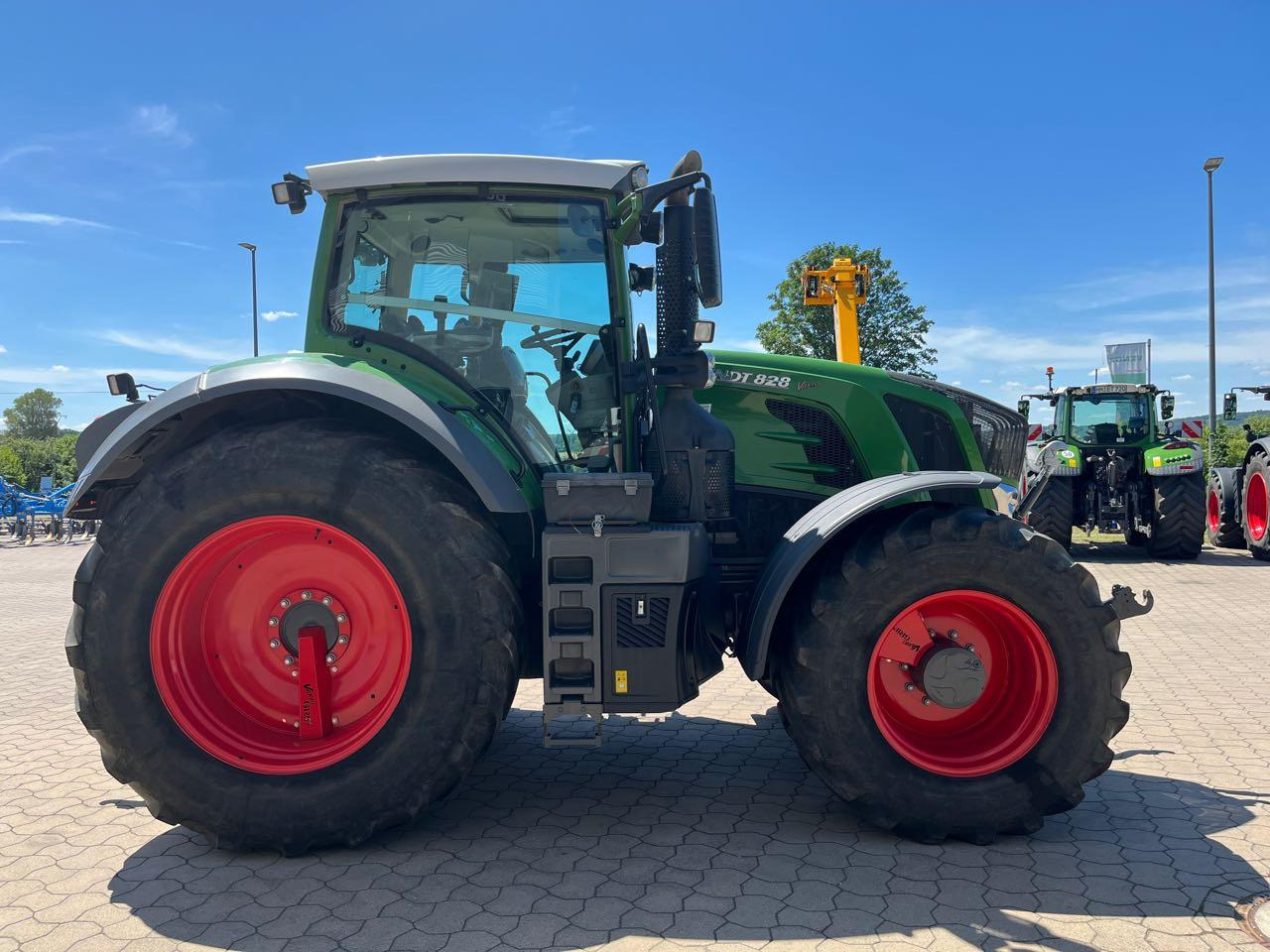 Fendt 828 Vario S4 ProfiPlus - Farm tractor: picture 2 Fendt 828 Vario S4 ProfiPlus - Farm tractor: picture 2