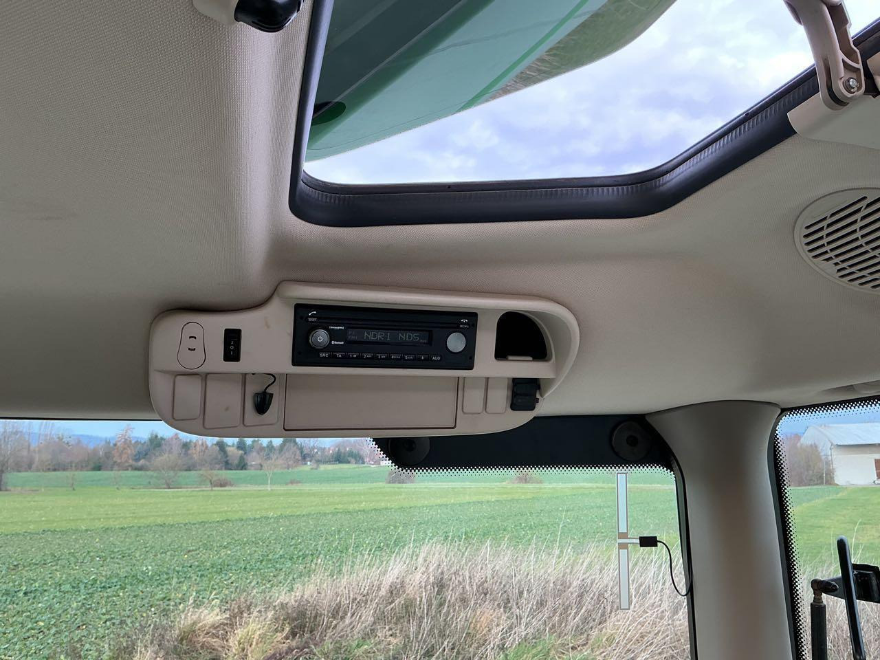 John Deere 6145 R Premium - Farm tractor: picture 5 John Deere 6145 R Premium - Farm tractor: picture 5