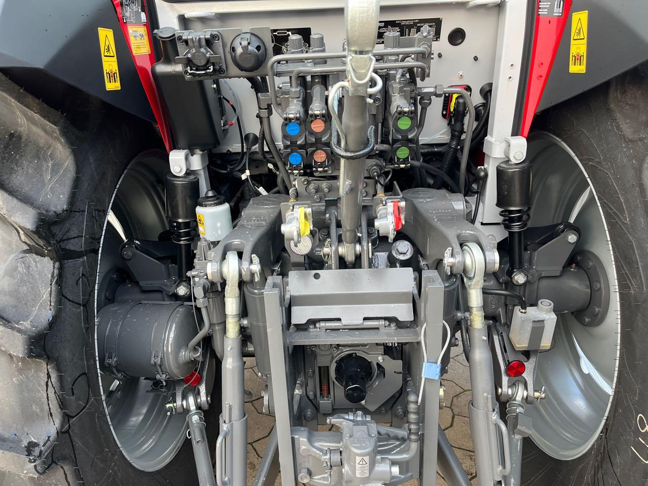 Massey Ferguson 5M.115 Dyna-4 Essential - Farm tractor: picture 5 Massey Ferguson 5M.115 Dyna-4 Essential - Farm tractor: picture 5