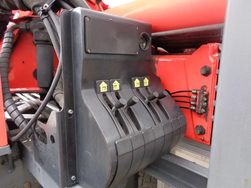 Interior photo 1: Crane truck DAF CF 460 Combi Pacton MXD220 + 8X2 + Manual + Euro 6 + Palfinger PK 18500