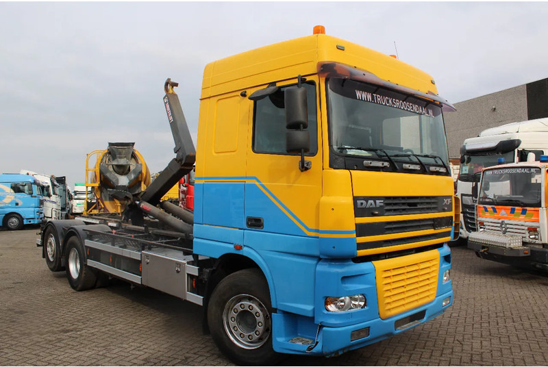 DAF XF 95.530 + hooksystem + 26T - Hook lift truck: picture 3 DAF XF 95.530 + hooksystem + 26T - Hook lift truck: picture 3