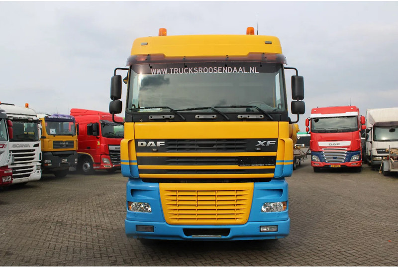 DAF XF 95.530 + hooksystem + 26T - Hook lift truck: picture 2 DAF XF 95.530 + hooksystem + 26T - Hook lift truck: picture 2