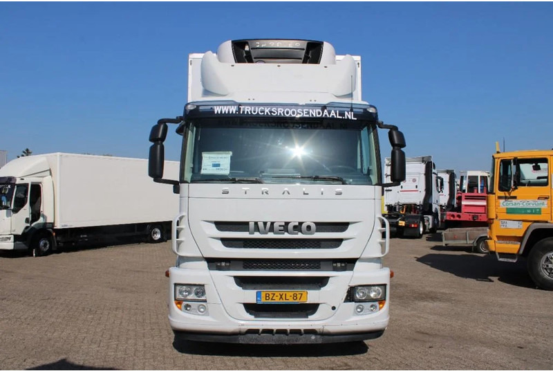 Iveco Stralis 310 + 6X2 EURO 5 + CARRIER + LIFT - Refrigerator truck: picture 2 Iveco Stralis 310 + 6X2 EURO 5 + CARRIER + LIFT - Refrigerator truck: picture 2