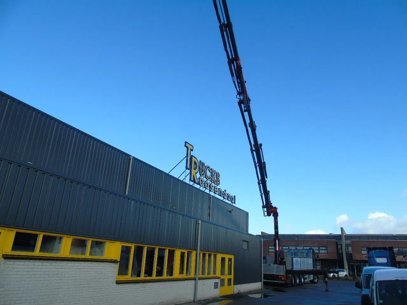 Crane truck Mercedes-Benz Arocs 3251 + FASSI 660RA .26.HE 6x Extensions + 4x JIB + 8x4 + remote: picture 16 Crane truck Mercedes-Benz Arocs 3251 + FASSI 660RA .26.HE 6x Extensions + 4x JIB + 8x4 + remote: picture 16