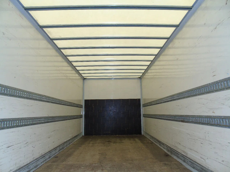 Mercedes-Benz Atego 1524 + EURO 6 + 15T + LIFT - Box truck: picture 5 Mercedes-Benz Atego 1524 + EURO 6 + 15T + LIFT - Box truck: picture 5