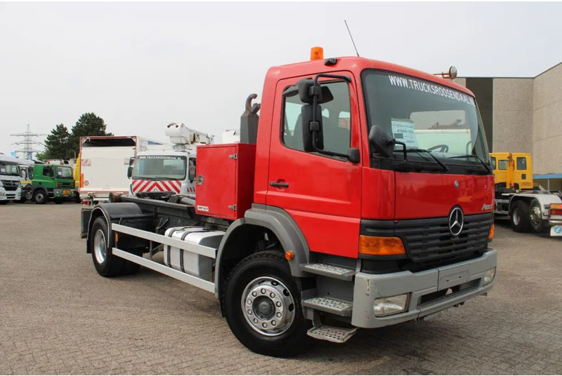 Mercedes-Benz Atego 1923 + HOOK SYSTEM + EURO 2 - Hook lift truck: picture 3 Mercedes-Benz Atego 1923 + HOOK SYSTEM + EURO 2 - Hook lift truck: picture 3