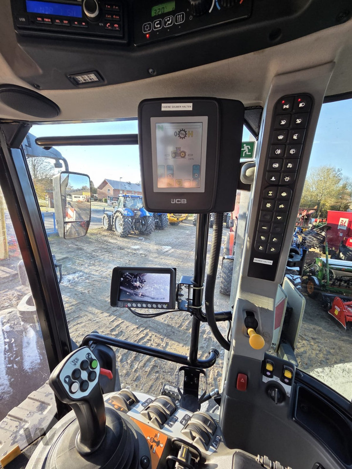 Farm tractor JCB FasTrac 8330: picture 8 Farm tractor JCB FasTrac 8330: picture 8