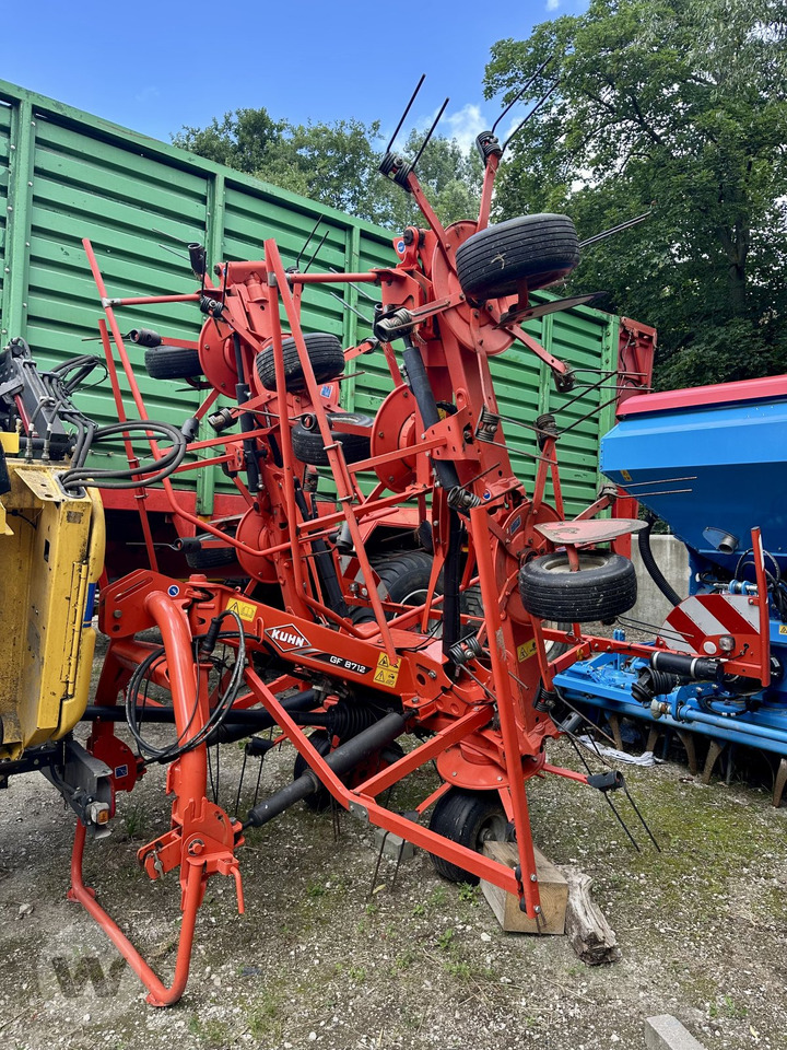 Kuhn GF 8712 - Tedder/ Rake: picture 1 Kuhn GF 8712 - Tedder/ Rake: picture 1