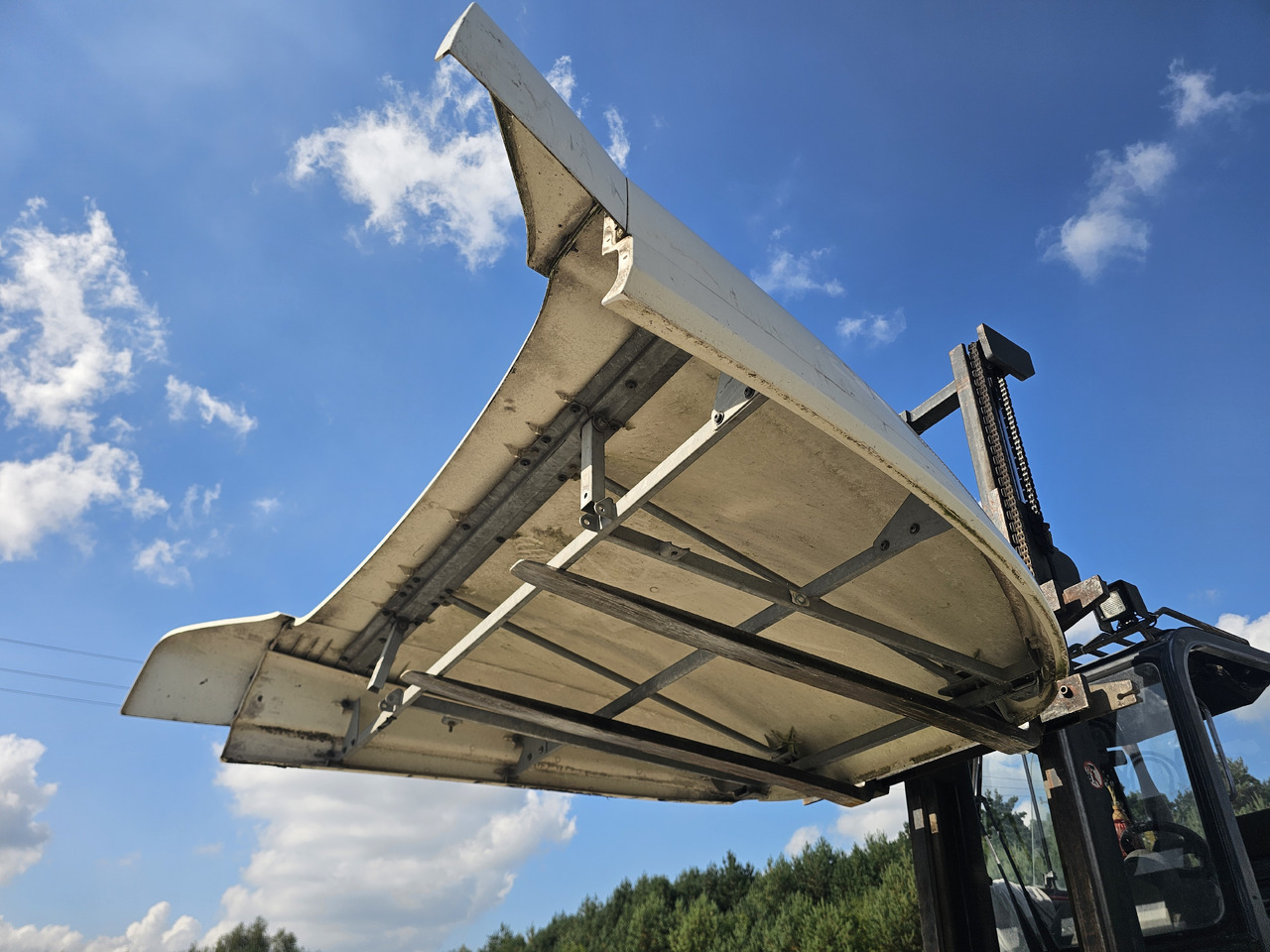 DAF XF105 SPACE CAB / ROOF SPOILER - Aerodynamics/ Spoiler: picture 5 DAF XF105 SPACE CAB / ROOF SPOILER - Aerodynamics/ Spoiler: picture 5