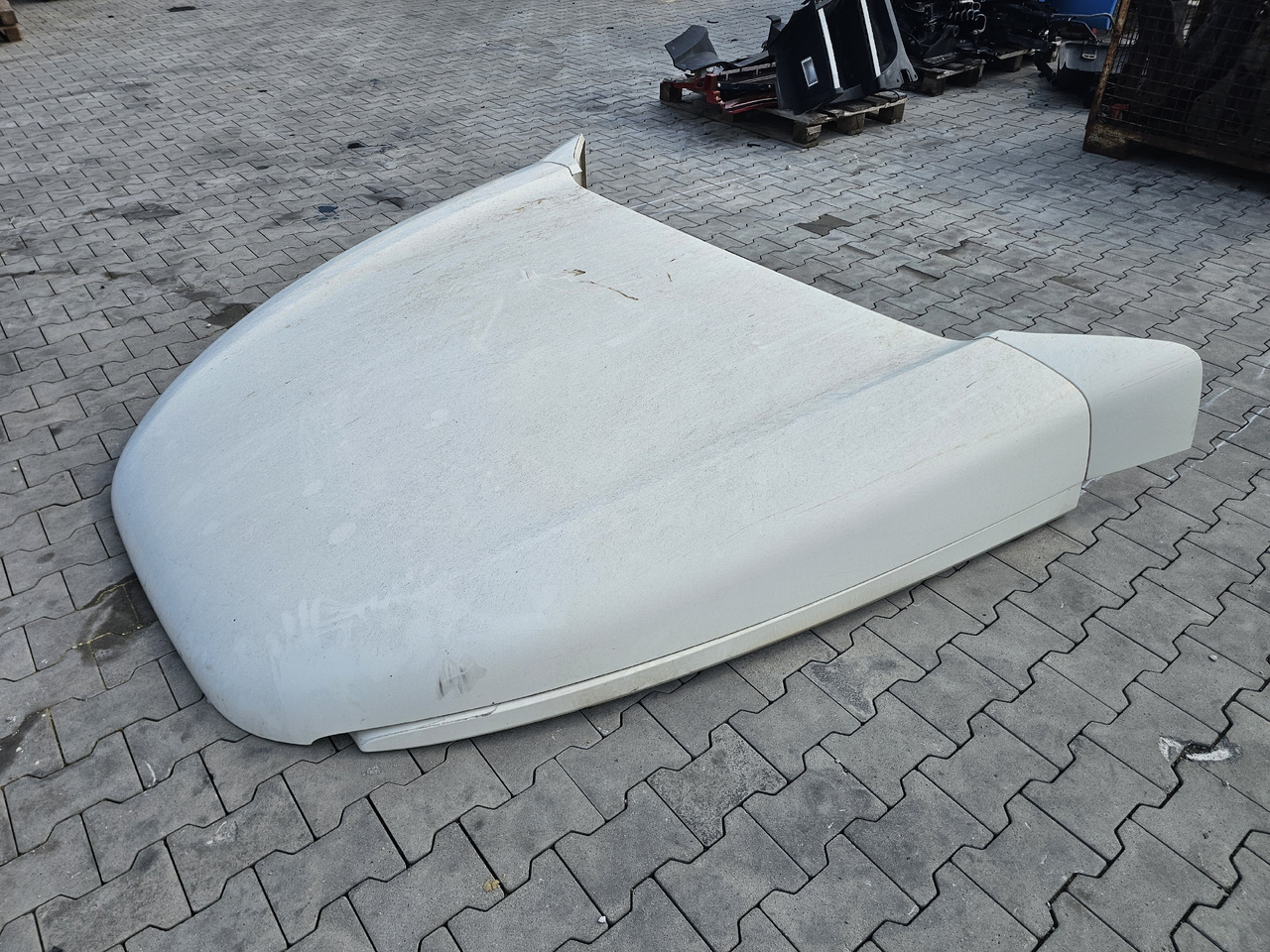 DAF XF105 SPACE CAB / ROOF SPOILER - Aerodynamics/ Spoiler: picture 1 DAF XF105 SPACE CAB / ROOF SPOILER - Aerodynamics/ Spoiler: picture 1