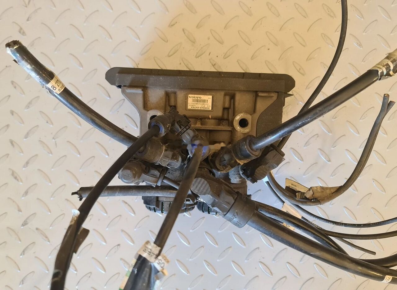 Knorr-Bremse K029247 21114975 Volvo FH4 FM truck - Brake valve for Truck: picture 1 Knorr-Bremse K029247 21114975 Volvo FH4 FM truck - Brake valve for Truck: picture 1