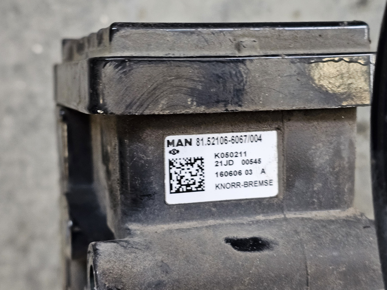 MAN TGX TGS / FRONT EBS VALVE / 81521066067 - Brake valve: picture 3 MAN TGX TGS / FRONT EBS VALVE / 81521066067 - Brake valve: picture 3