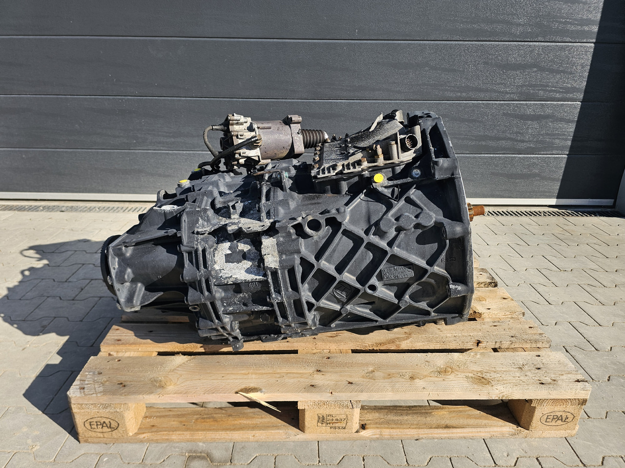 MAN TGX TGS / ZF ASTRONIC 12AS2130TD / COMPLETE - Gearbox: picture 2 MAN TGX TGS / ZF ASTRONIC 12AS2130TD / COMPLETE - Gearbox: picture 2