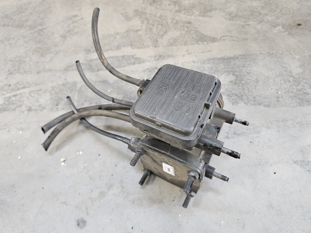 MERCEDES-BENZ MP4 / EBS VALVE / A0014311013 / K000920 - Brake valve: picture 2 MERCEDES-BENZ MP4 / EBS VALVE / A0014311013 / K000920 - Brake valve: picture 2