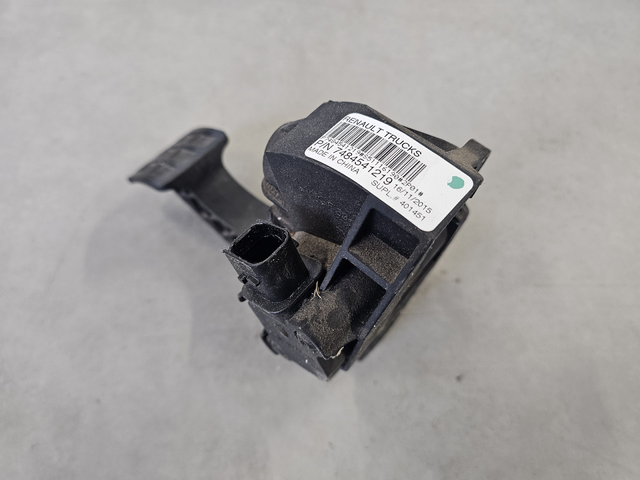 RENAULT RANGE T / ACCELERATE PEDAL / 7484541219 - Pedal: picture 3 RENAULT RANGE T / ACCELERATE PEDAL / 7484541219 - Pedal: picture 3