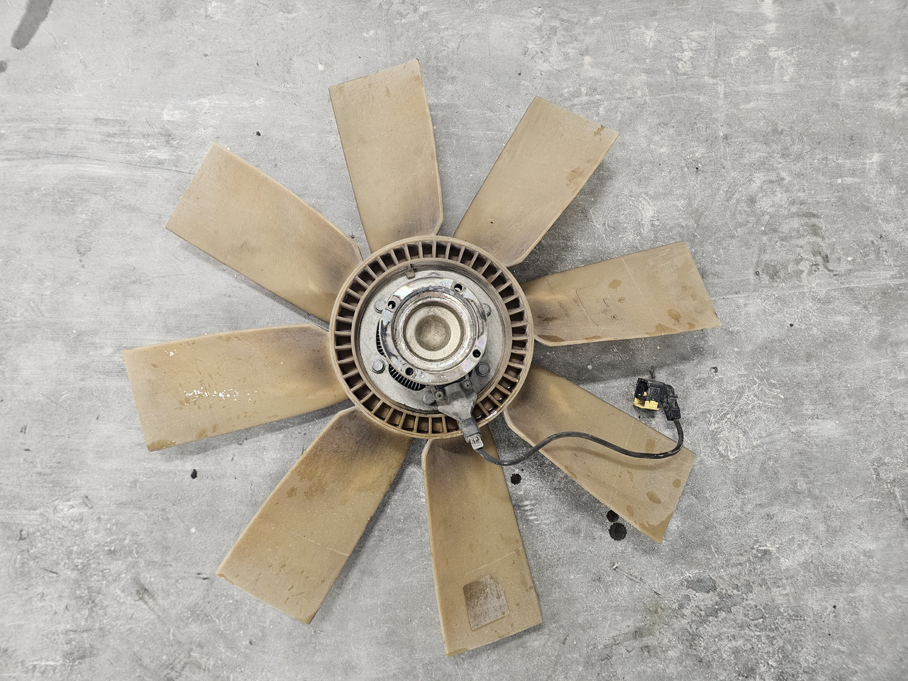 VOLVO FH FM FMX EURO 6 / VISCO FAN / 21990515 - Fan: picture 5 VOLVO FH FM FMX EURO 6 / VISCO FAN / 21990515 - Fan: picture 5