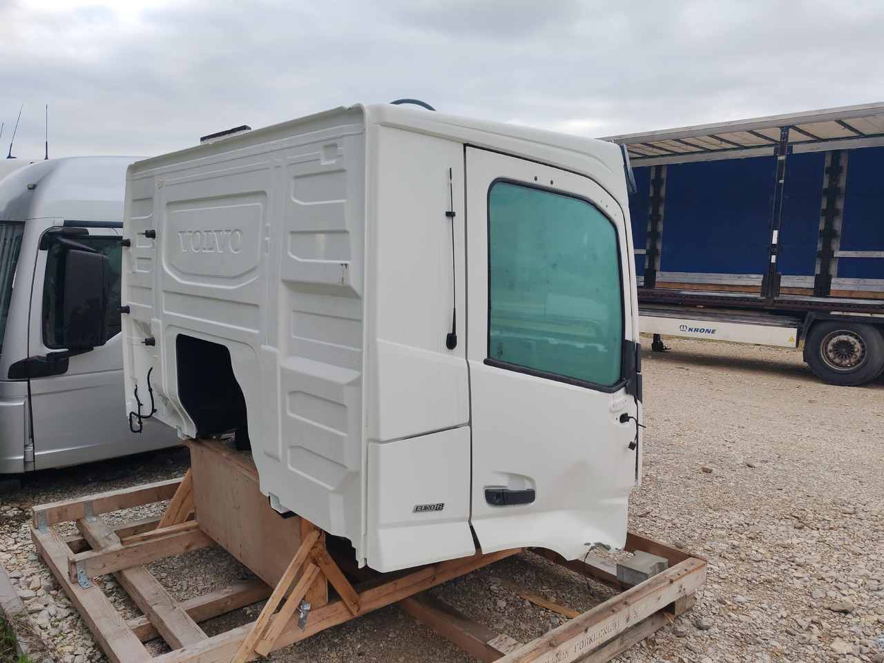 VOLVO FM5 FMX LOW DAY CAB CABINE / COLOR: 91107 / BRAND NEW - Cab: picture 5 VOLVO FM5 FMX LOW DAY CAB CABINE / COLOR: 91107 / BRAND NEW - Cab: picture 5