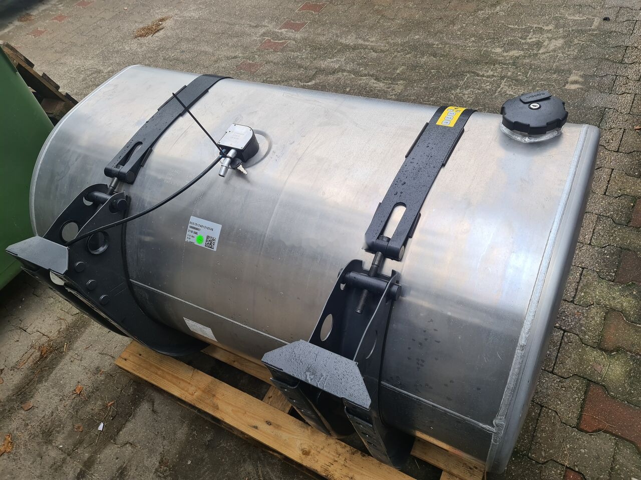 Volvo FH4 FM4 FH FMX Volvo FH FM FH4 FM4 FMX - Fuel tank for Truck: picture 5 Volvo FH4 FM4 FH FMX Volvo FH FM FH4 FM4 FMX - Fuel tank for Truck: picture 5