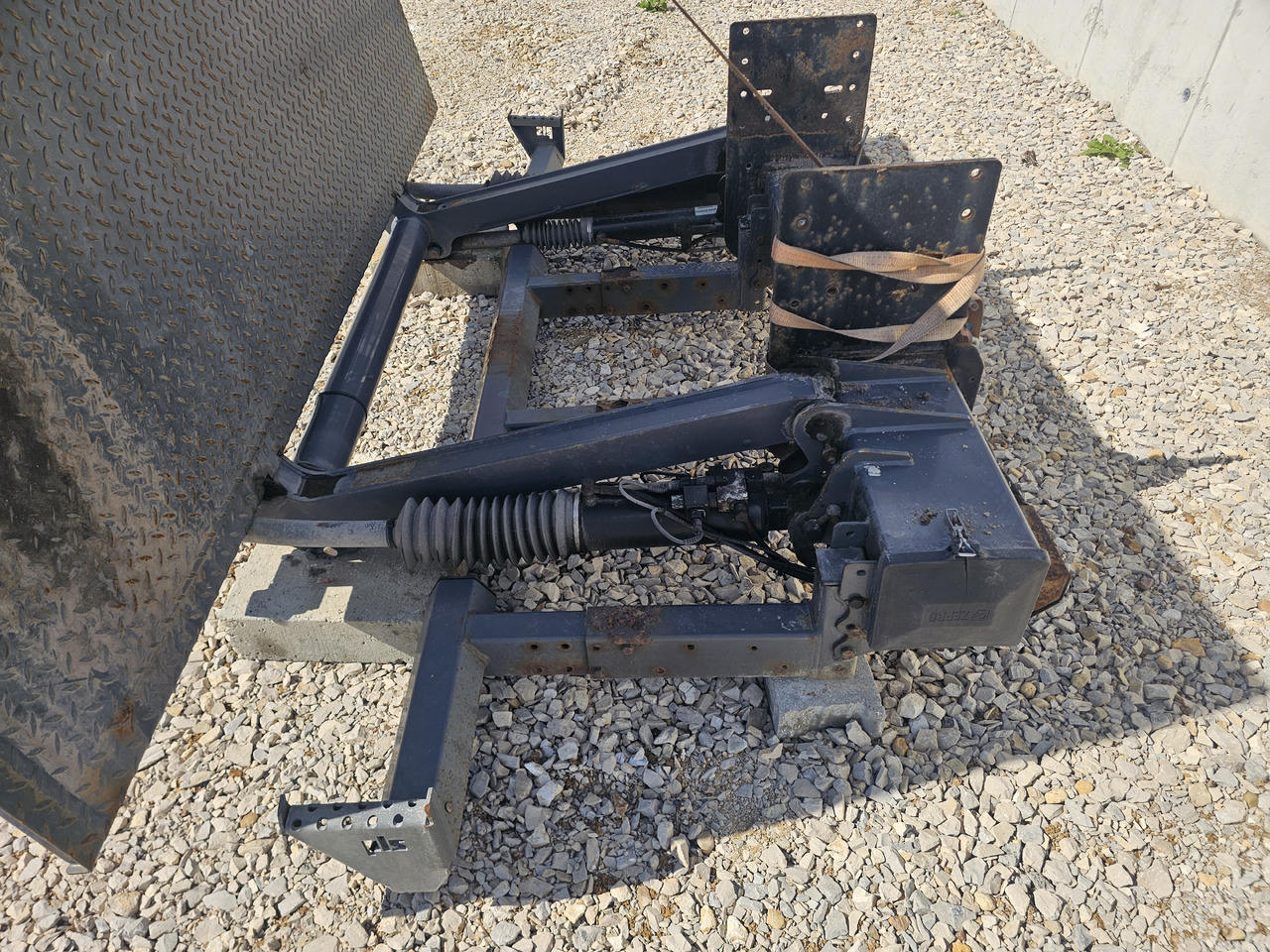 ZEPRO Z 2000-175 MA / 2019 / 2000kg - Tail lift: picture 4 ZEPRO Z 2000-175 MA / 2019 / 2000kg - Tail lift: picture 4