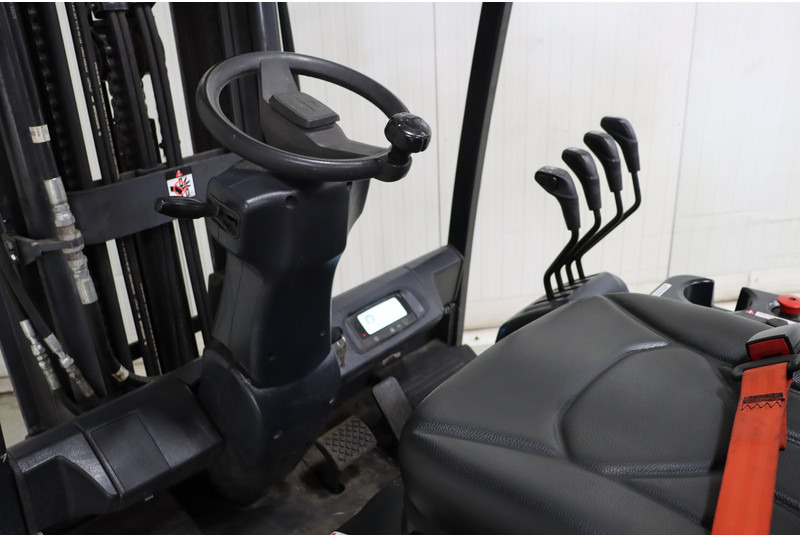 Doosan B35X-7 - Electric forklift: picture 2 Doosan B35X-7 - Electric forklift: picture 2