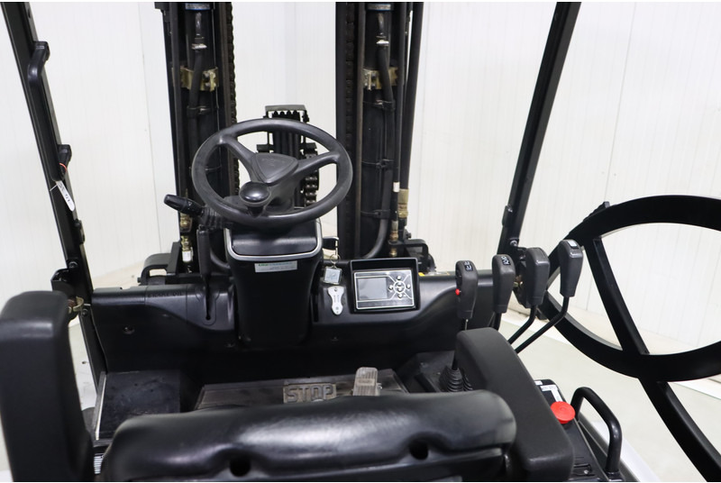 Hyundai 45B-7 - Electric forklift: picture 2 Hyundai 45B-7 - Electric forklift: picture 2