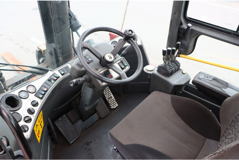 Kalmar DCE120-6 - Diesel forklift: picture 2 Kalmar DCE120-6 - Diesel forklift: picture 2