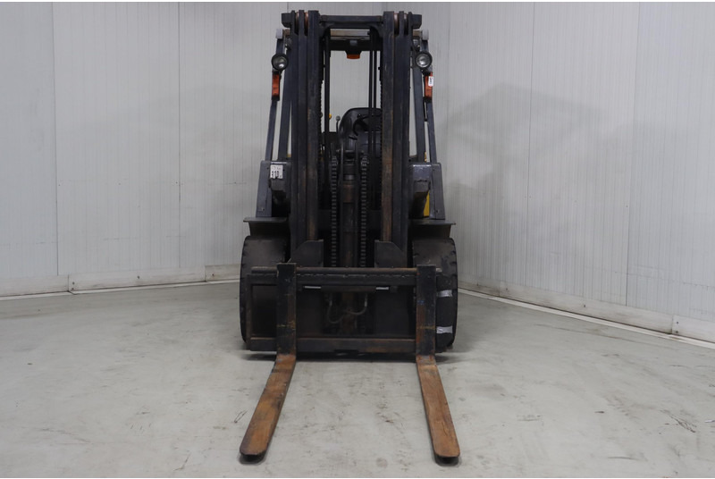 TCM FD40T2 - Diesel forklift: picture 2 TCM FD40T2 - Diesel forklift: picture 2