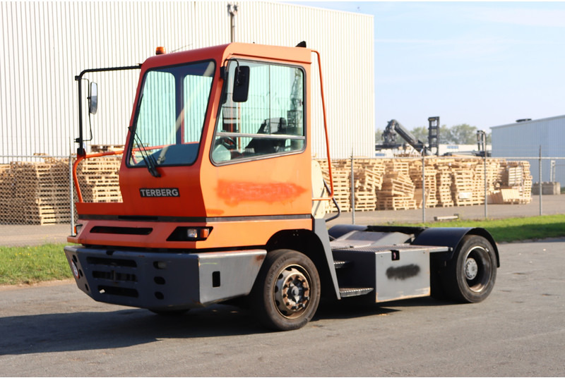 Terberg YT182 - Terminal tractor: picture 4 Terberg YT182 - Terminal tractor: picture 4