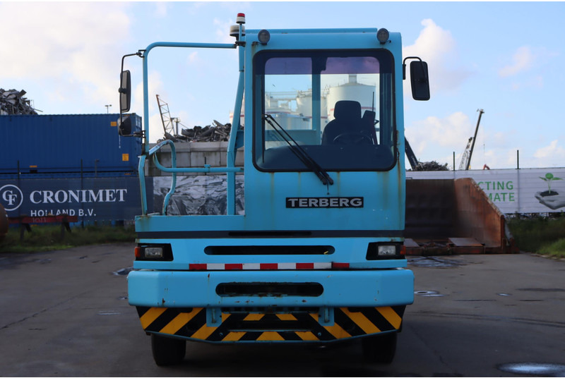 Terberg YT222 - Terminal tractor: picture 2 Terberg YT222 - Terminal tractor: picture 2