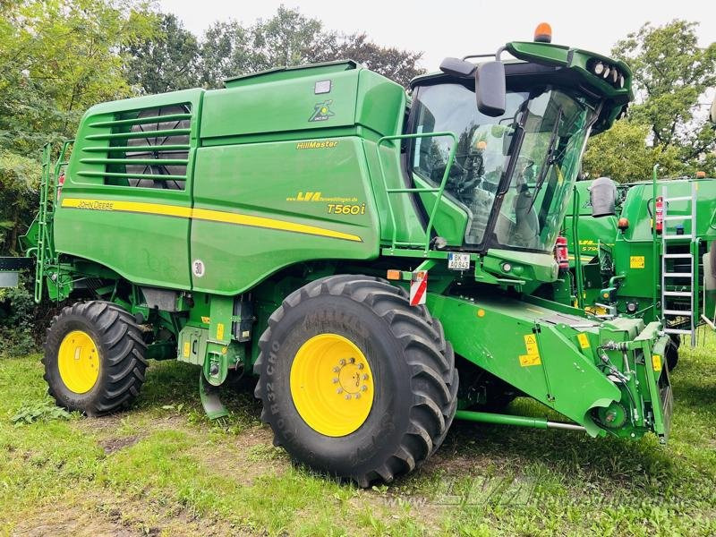 John Deere T560 Hillmaster - Combine harvester: picture 1 John Deere T560 Hillmaster - Combine harvester: picture 1