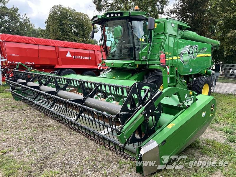 John Deere T670 i - Combine harvester: picture 1 John Deere T670 i - Combine harvester: picture 1