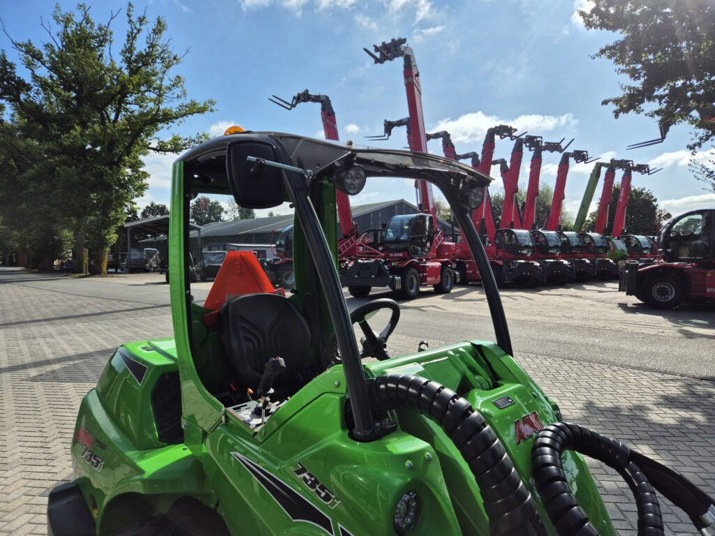 New Compact loader AVANT 735I: picture 8