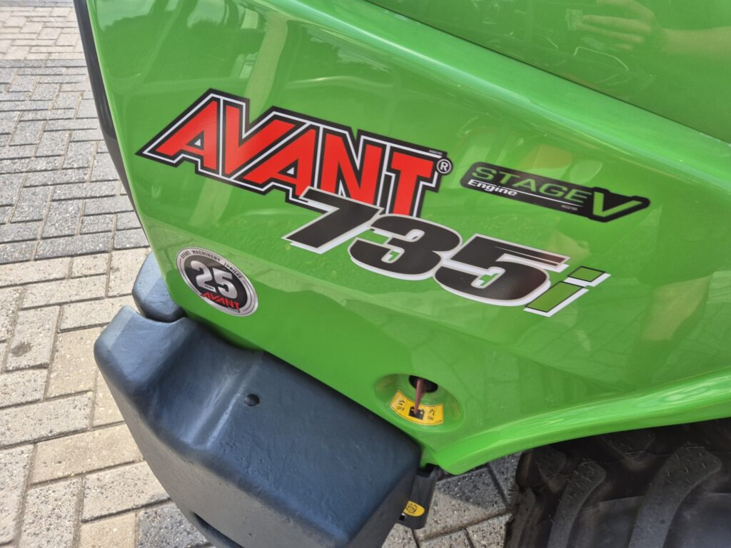 New Compact loader AVANT 735I: picture 11