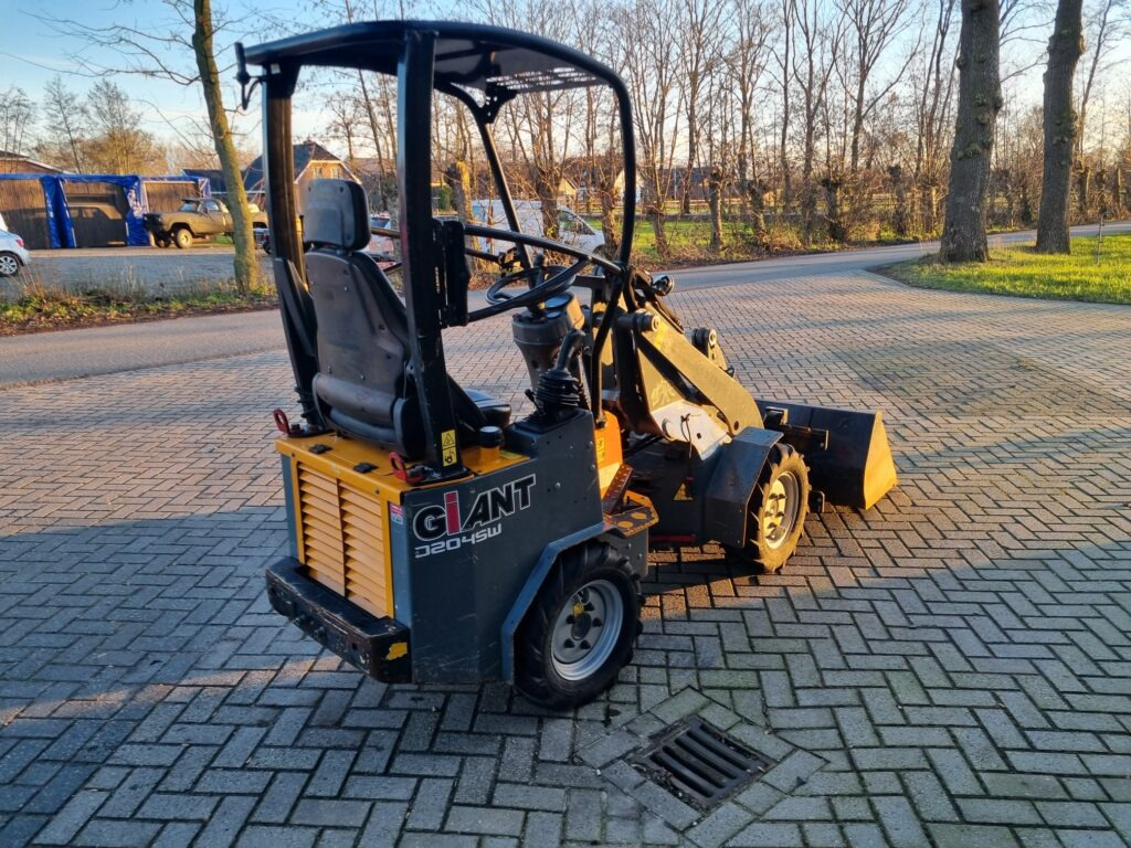GIANT D204SW miniloader - Wheel loader: picture 4 GIANT D204SW miniloader - Wheel loader: picture 4