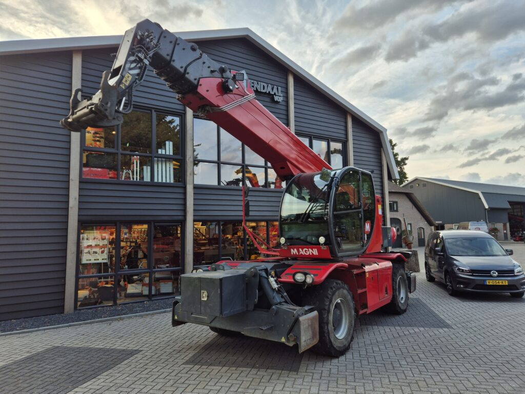 MAGNI RTH 6.30 SH roto telescopic handler - Telescopic handler: picture 2 MAGNI RTH 6.30 SH roto telescopic handler - Telescopic handler: picture 2