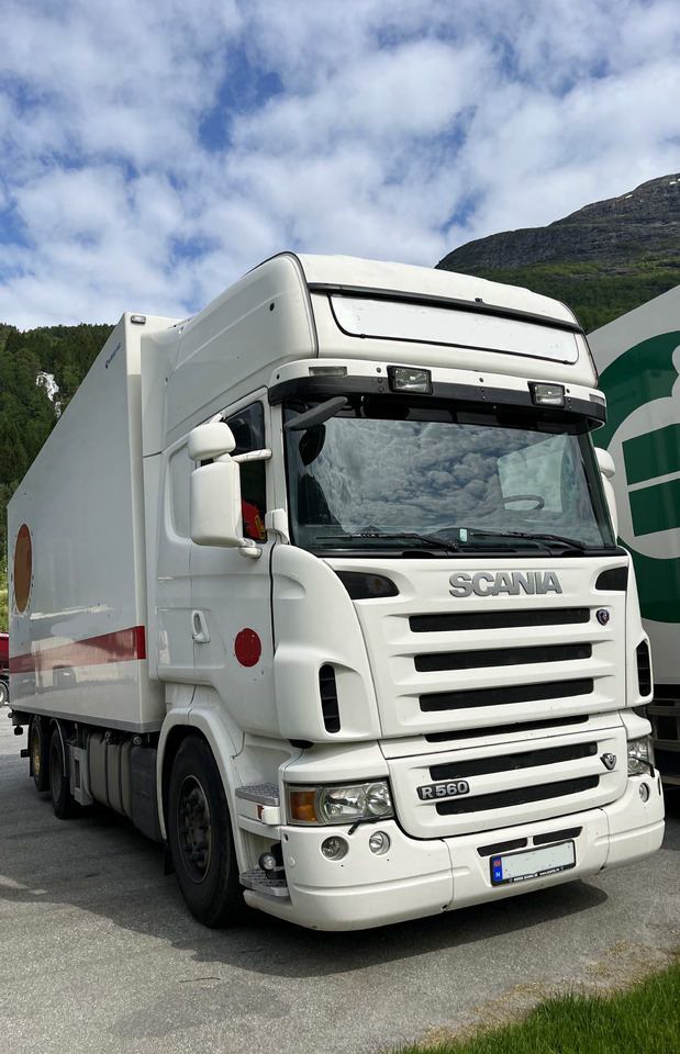 SCANIA R560 6x2, retarder - Box truck: picture 2 SCANIA R560 6x2, retarder - Box truck: picture 2