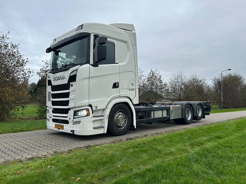 Scania 590S V8 NGS | 6x2 NB | FULL AIR | 10 WHEEL BOUGY - Container transporter/ Swap body truck: picture 1 Scania 590S V8 NGS | 6x2 NB | FULL AIR | 10 WHEEL BOUGY - Container transporter/ Swap body truck: picture 1