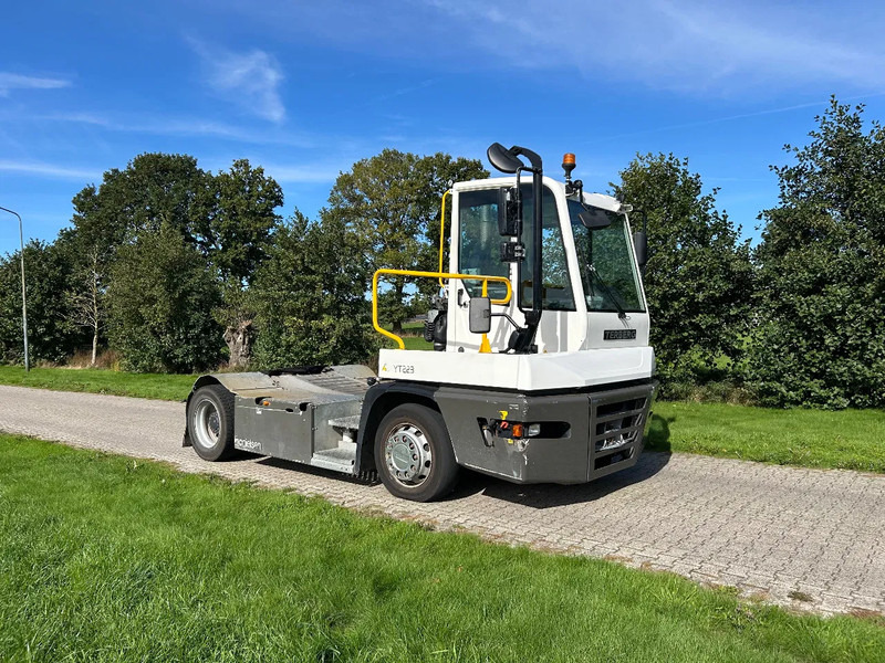 Terberg YT 223 | LOW HOURS | AIRCO | MEGA LOW LOADER | - Terminal tractor: picture 2 Terberg YT 223 | LOW HOURS | AIRCO | MEGA LOW LOADER | - Terminal tractor: picture 2