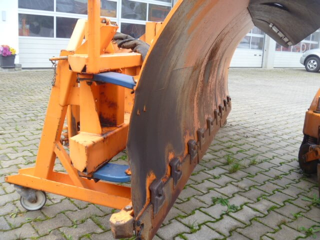 Unimog Schneepflug - Schneeschild Beilhack PV28-3 - Snow plough: picture 4 Unimog Schneepflug - Schneeschild Beilhack PV28-3 - Snow plough: picture 4