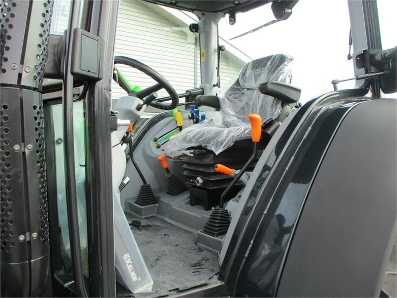 Deutz-fahr Agrofarm 115G New and Unused tractor with 30F+30R - Farm tractor: picture 5 Deutz-fahr Agrofarm 115G New and Unused tractor with 30F+30R - Farm tractor: picture 5